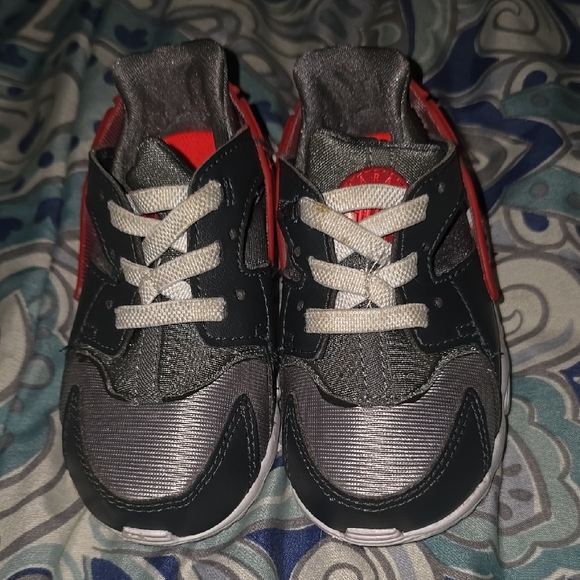 Nike Other - Nike AIR max Kids Sneakers in Black and Red